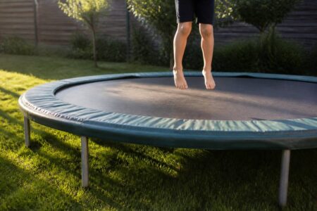 Trampoline: waar let je op bij kopen, plaatsen en onderhoud?