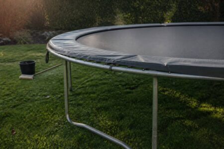 Trampoline onderhouden per seizoen: zo houd je hem veilig en langer heel