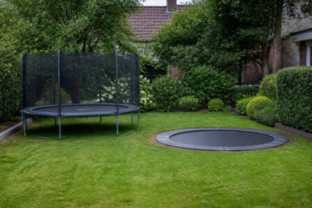 Inground of opbouw trampoline: de belangrijkste voor- en nadelen op een rij